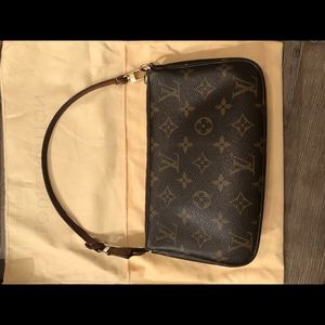 100% Authentic Louis Vuitton Pochette